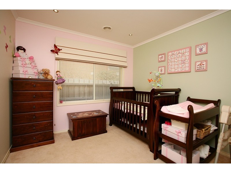 115 Hutchinson Drive, Lynbrook VIC 3975