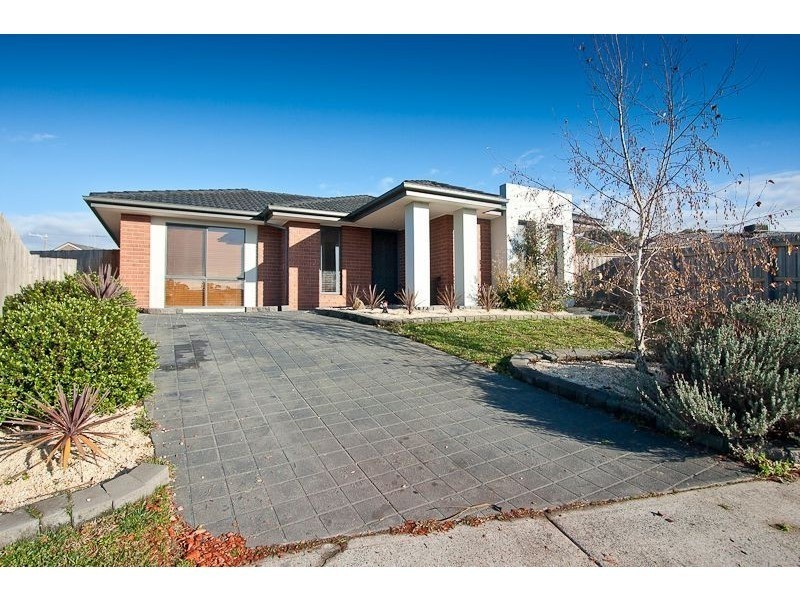 10 Natanya Drive, Pakenham VIC 3810