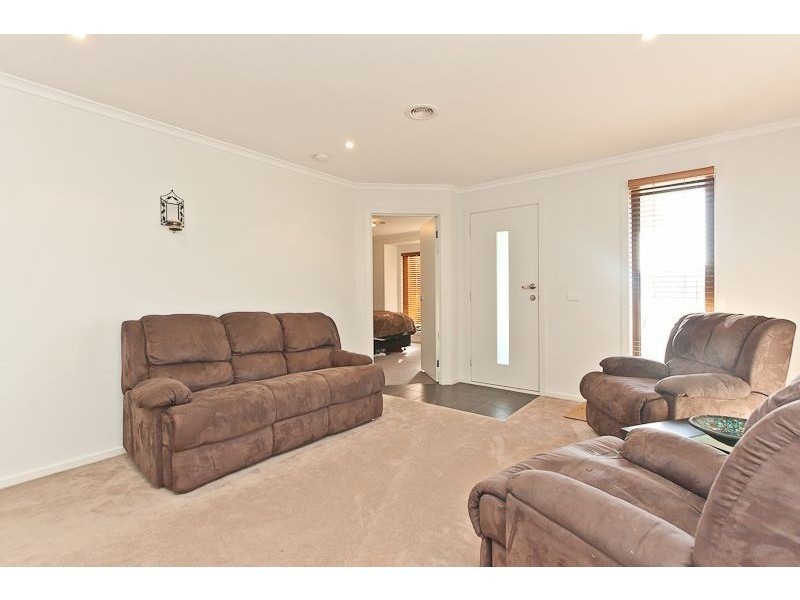 10 Natanya Drive, Pakenham VIC 3810