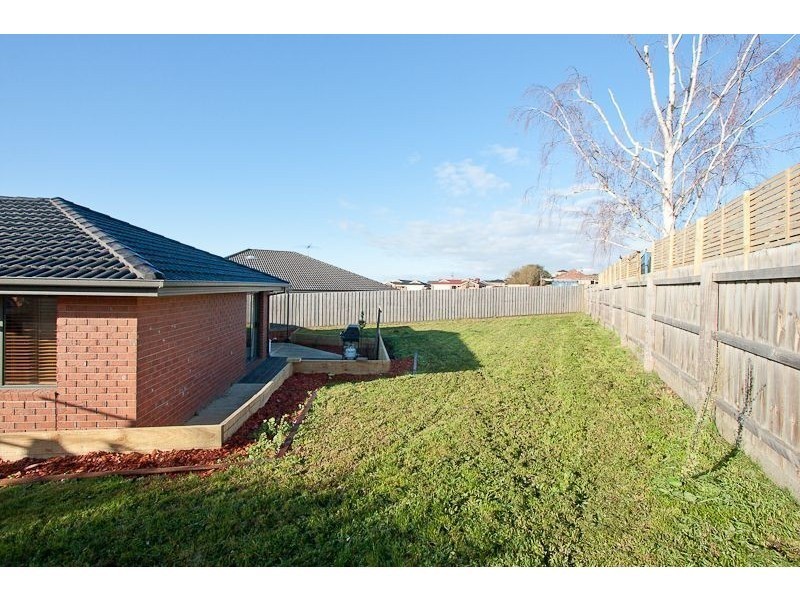 10 Natanya Drive, Pakenham VIC 3810