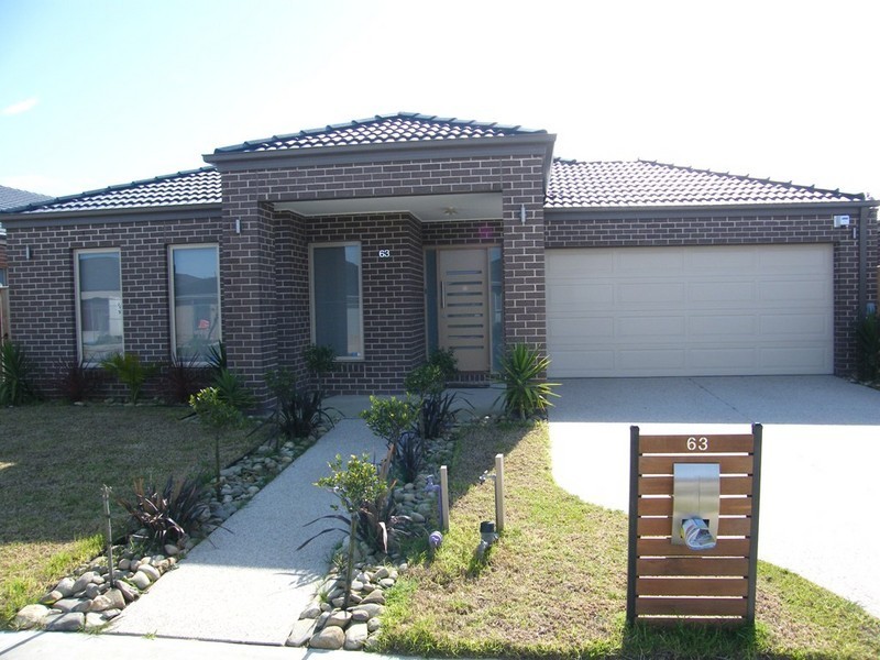 63 Charlbury Crescent, Cranbourne North VIC 3977