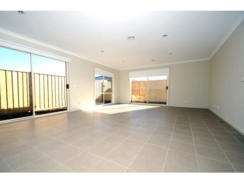 9 Cranbrook Circuit, Officer VIC 3809