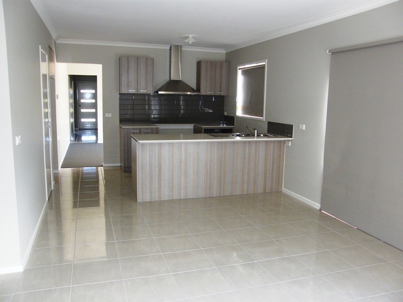 82 Mackillop Way, Clyde North VIC 3978