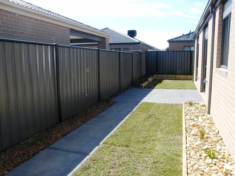 82 Mackillop Way, Clyde North VIC 3978