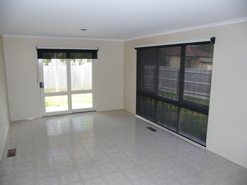 8 Collins Crescent, Berwick VIC 3806