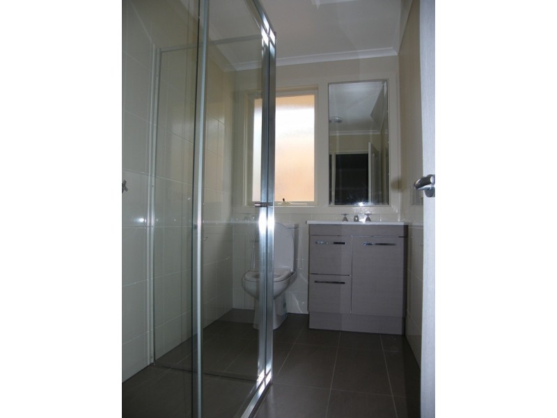 8 Collins Crescent, Berwick VIC 3806