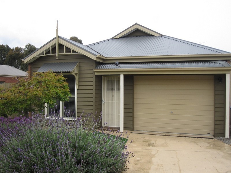 3/150 Avebury Drv, Berwick VIC 3806