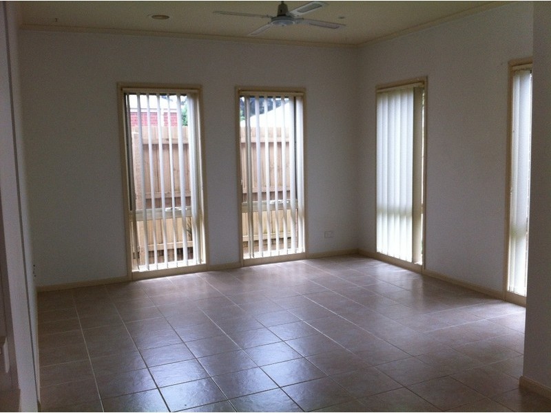 3/150 Avebury Drv, Berwick VIC 3806