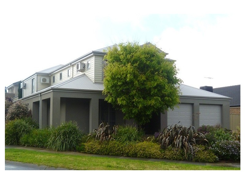 26 Bridgewater Blvd, Berwick VIC 3806