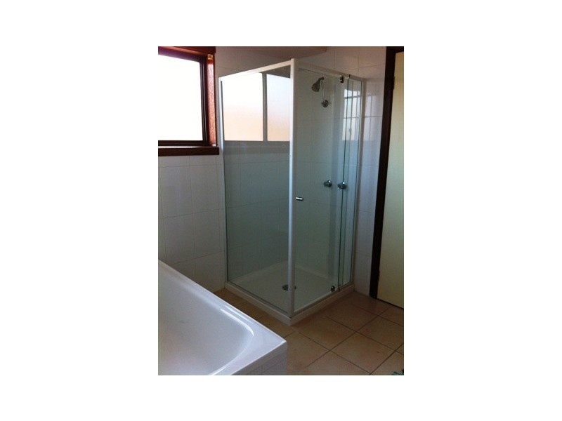 9 Chalcot Drive, Endeavour Hills VIC 3802