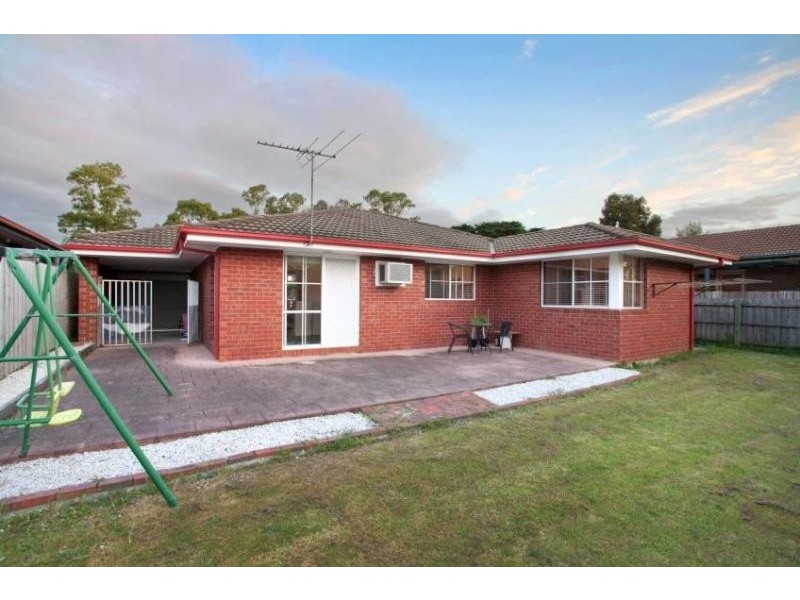 42 St Boswell Ave, Berwick VIC 3806