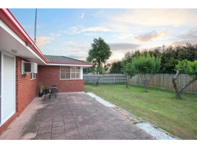 42 St Boswell Ave, Berwick VIC 3806