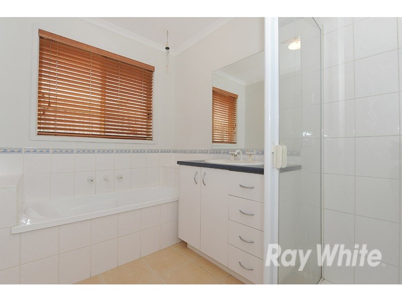 8  Gilbert Place, Berwick VIC 3806