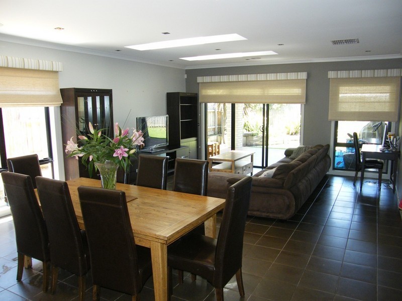 98 Bridgewater Blvd, Berwick VIC 3806