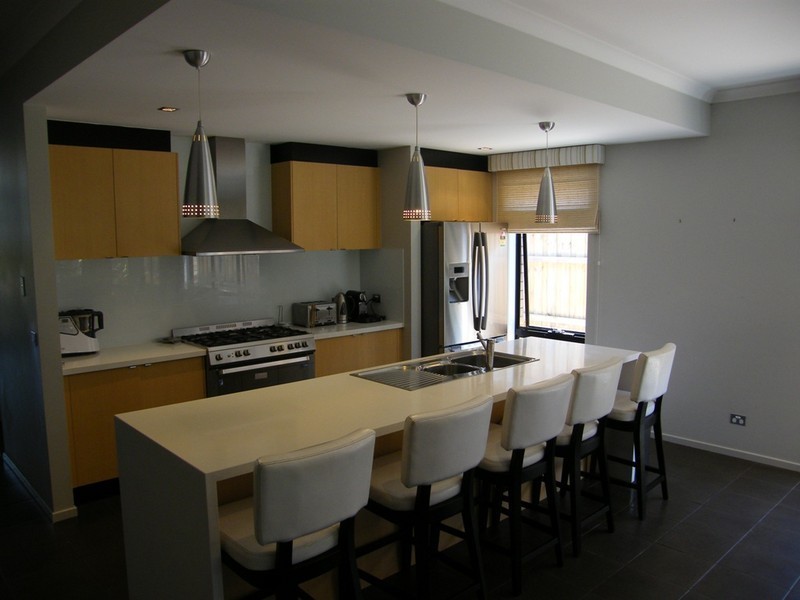 98 Bridgewater Blvd, Berwick VIC 3806