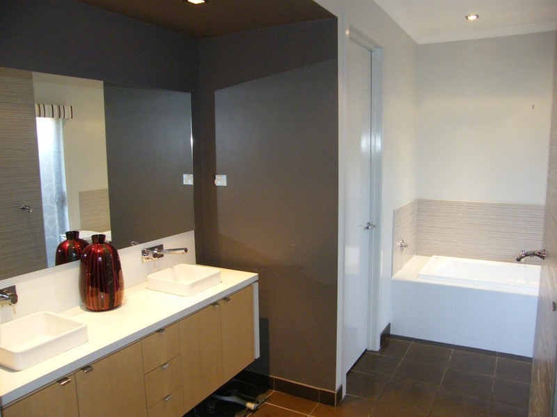 98 Bridgewater Blvd, Berwick VIC 3806