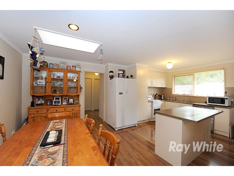 17 Warren Close, Narre Warren VIC 3805