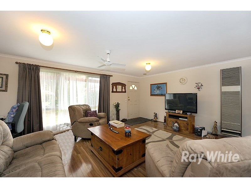 17 Warren Close, Narre Warren VIC 3805