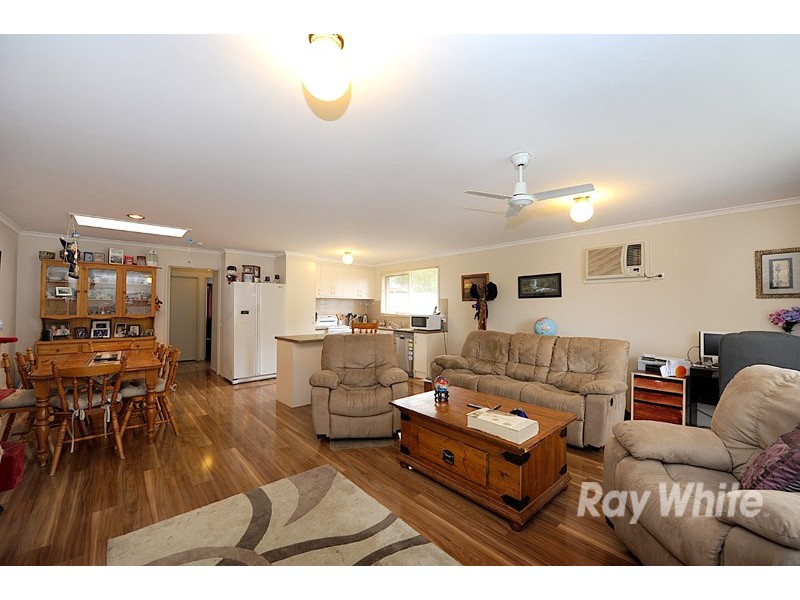 17 Warren Close, Narre Warren VIC 3805