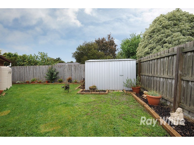 17 Warren Close, Narre Warren VIC 3805