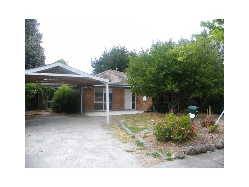 10  Daniher Close, Berwick VIC 3806