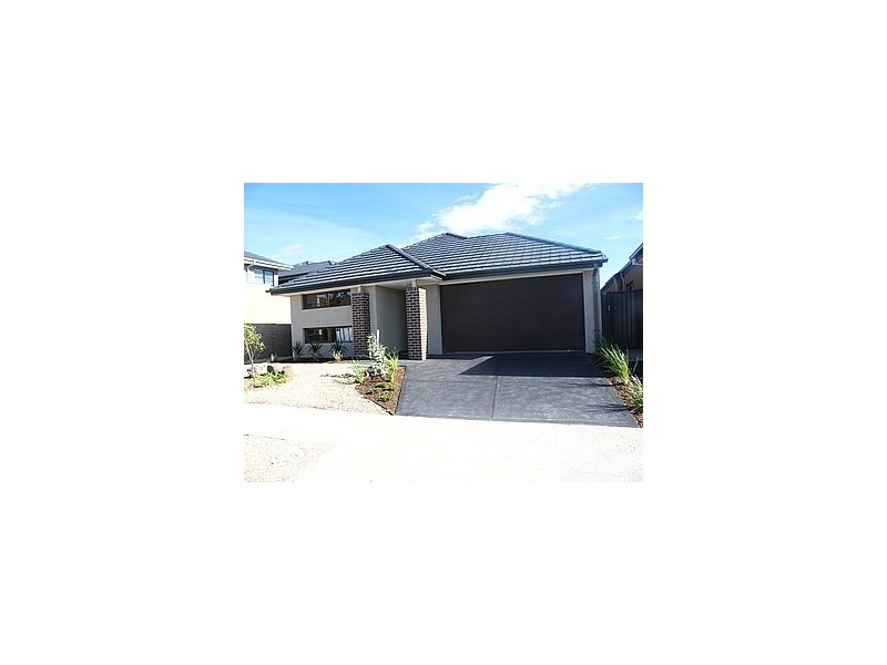 8 Kilburn Place, Pakenham VIC 3810