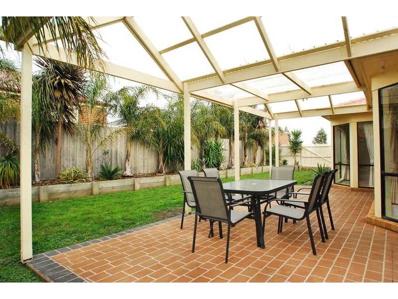 10 Newhaven Drive, Berwick VIC 3806