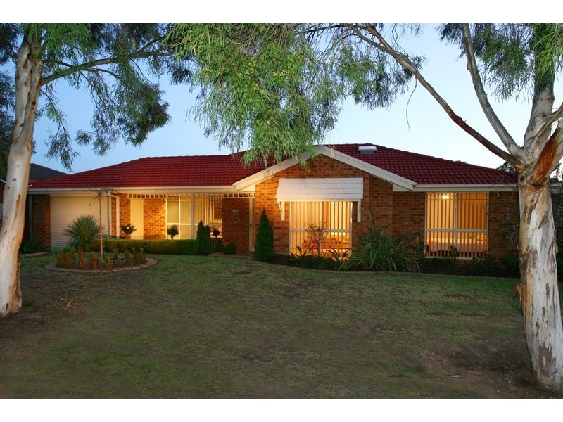 27  Warrawong Drive, Berwick VIC 3806