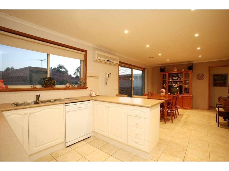 27  Warrawong Drive, Berwick VIC 3806