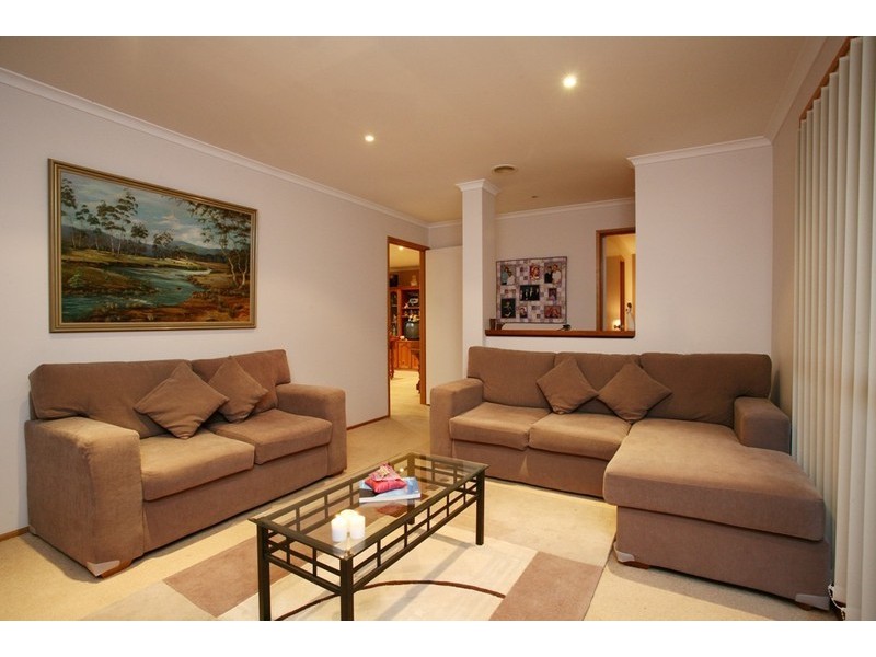 27  Warrawong Drive, Berwick VIC 3806