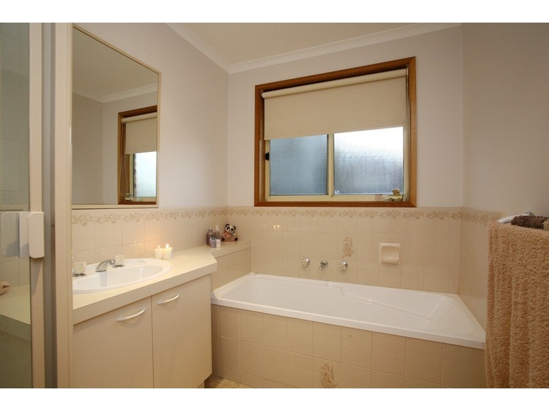 27  Warrawong Drive, Berwick VIC 3806