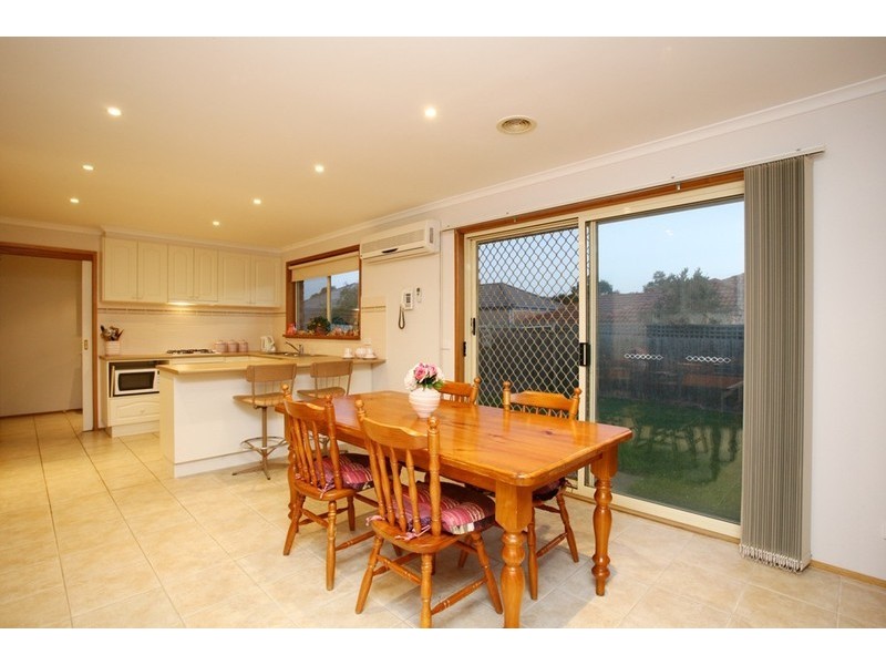 27  Warrawong Drive, Berwick VIC 3806