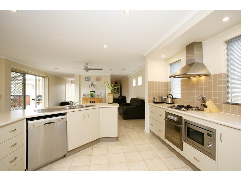 31 Cedarwood Crescent, Berwick VIC 3806