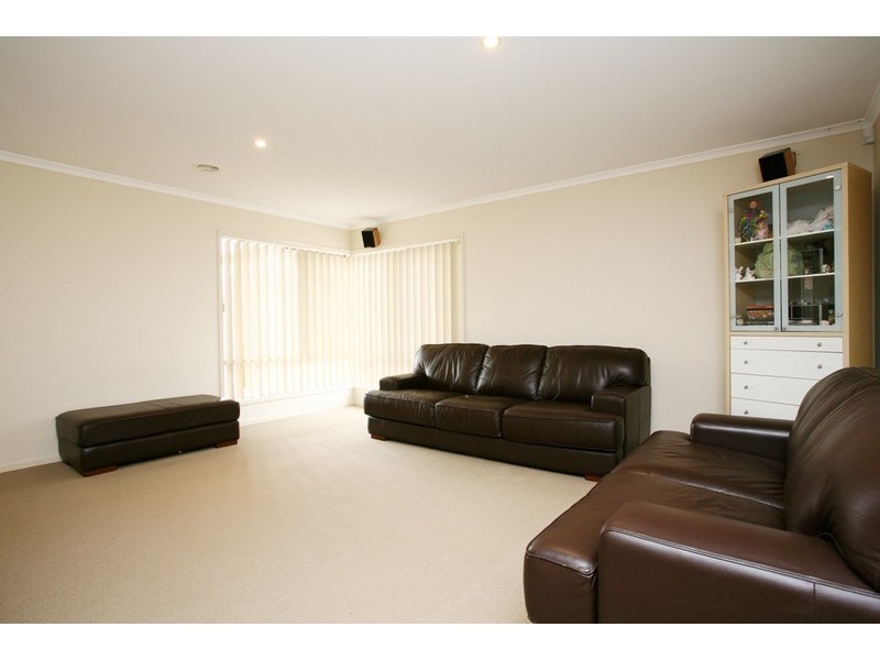 31 Cedarwood Crescent, Berwick VIC 3806