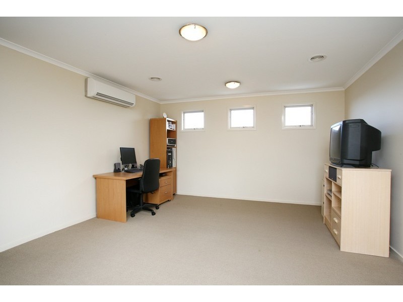 31 Cedarwood Crescent, Berwick VIC 3806