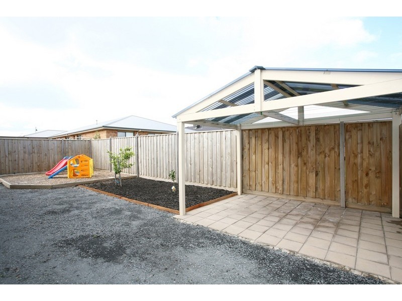 31 Cedarwood Crescent, Berwick VIC 3806