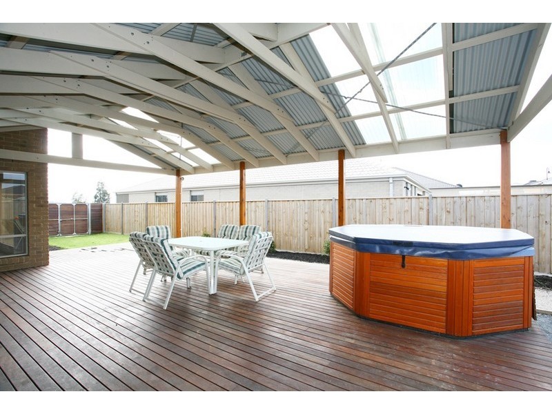 31 Cedarwood Crescent, Berwick VIC 3806