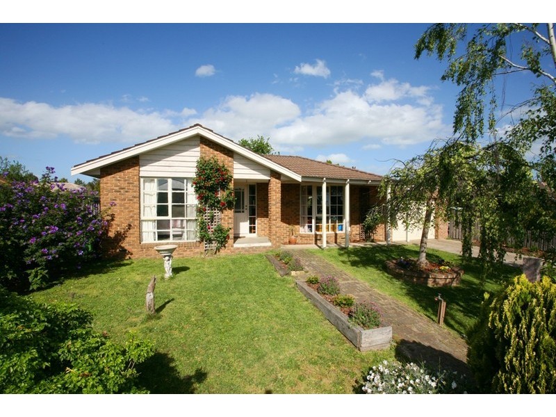 16 County Drive, Berwick VIC 3806