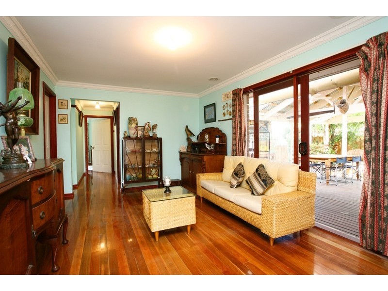 16 County Drive, Berwick VIC 3806