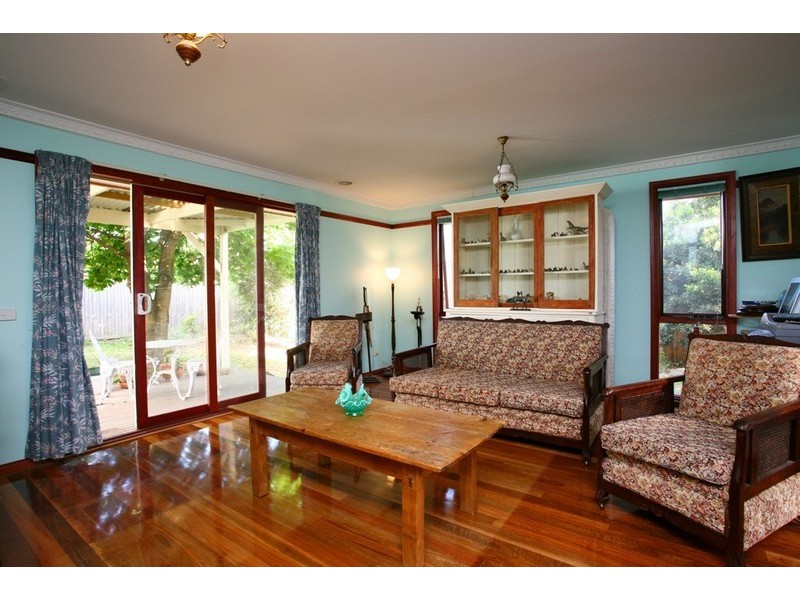 16 County Drive, Berwick VIC 3806