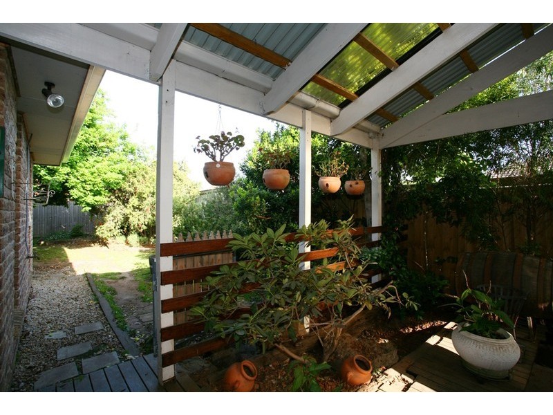 16 County Drive, Berwick VIC 3806