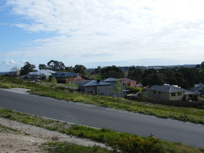 5 Crestview Drive, Beaconsfield VIC 3807