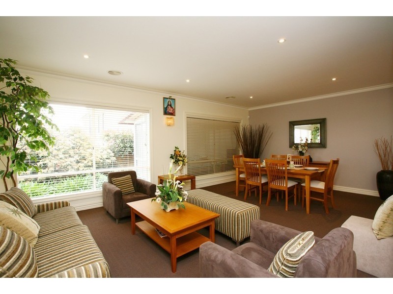 5 Rosemary Court, Berwick VIC 3806