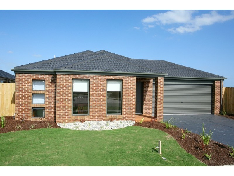 13 Azalea Avenue, Pakenham VIC 3810