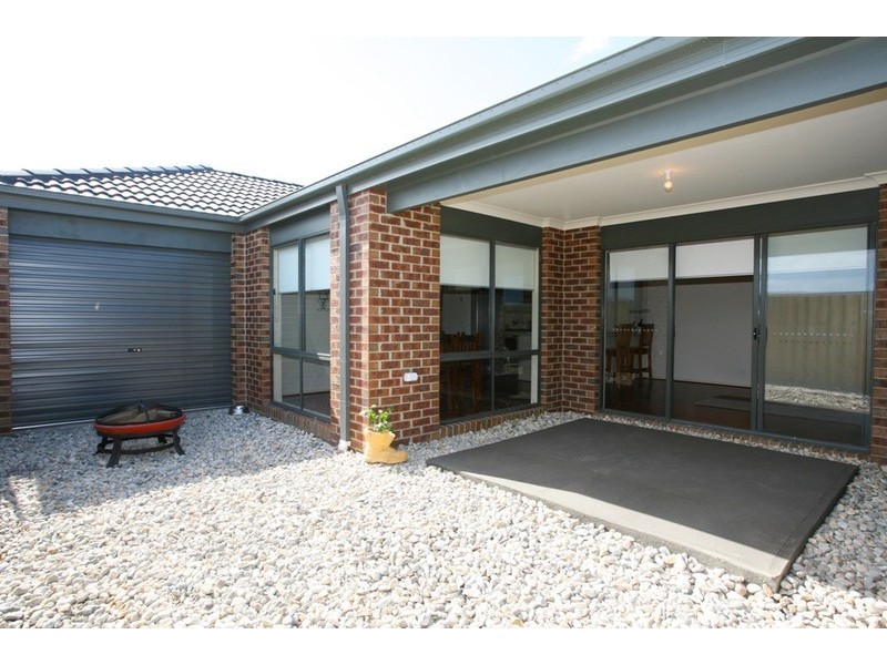 13 Azalea Avenue, Pakenham VIC 3810