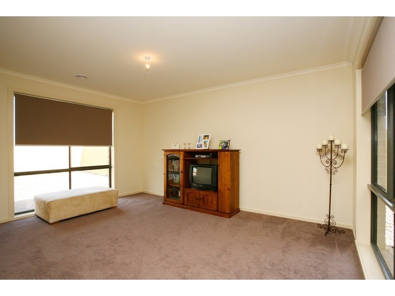 13 Azalea Avenue, Pakenham VIC 3810