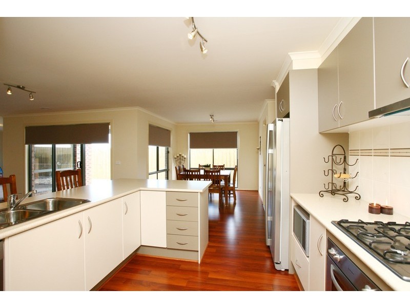 13 Azalea Avenue, Pakenham VIC 3810