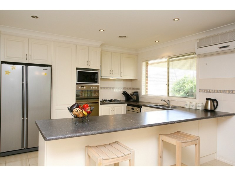 6 Paxton Close, Berwick VIC 3806