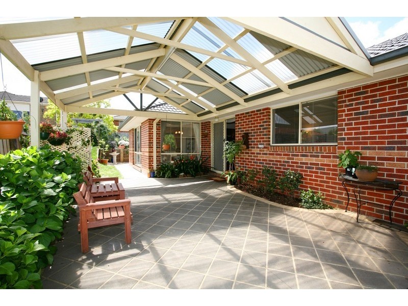 6 Paxton Close, Berwick VIC 3806