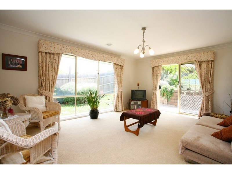 6 Paxton Close, Berwick VIC 3806